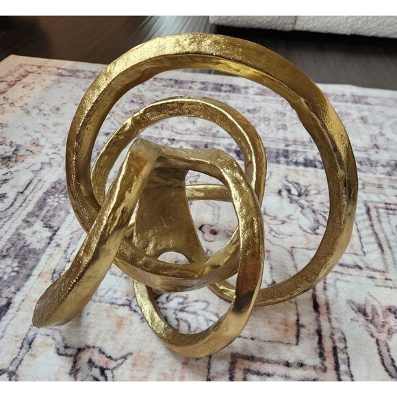 Regina Andrew Large Metal Knot In Gold